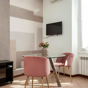 Lovely Vannucci- Porta Romana , Milano Italia